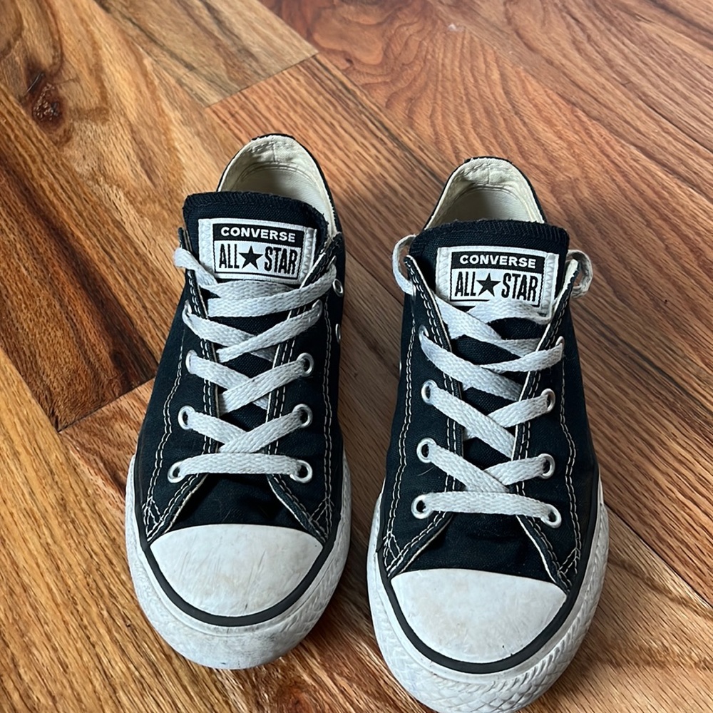 Black low top converse